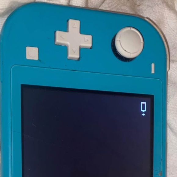 Nintendo Switch Lite (2 Games Included) - Picture 5 of 5